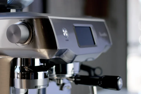 Breville-Oracle-Touch-BES990-Lifestyle-03